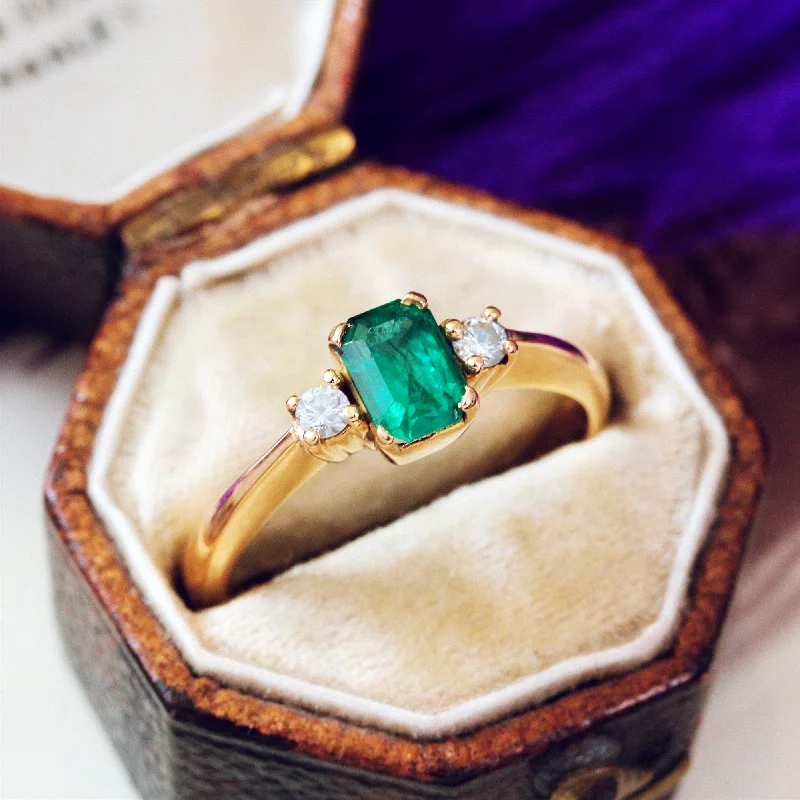 Braided motif rings-Vintage Classic Emerald and Diamond Trilogy Ring