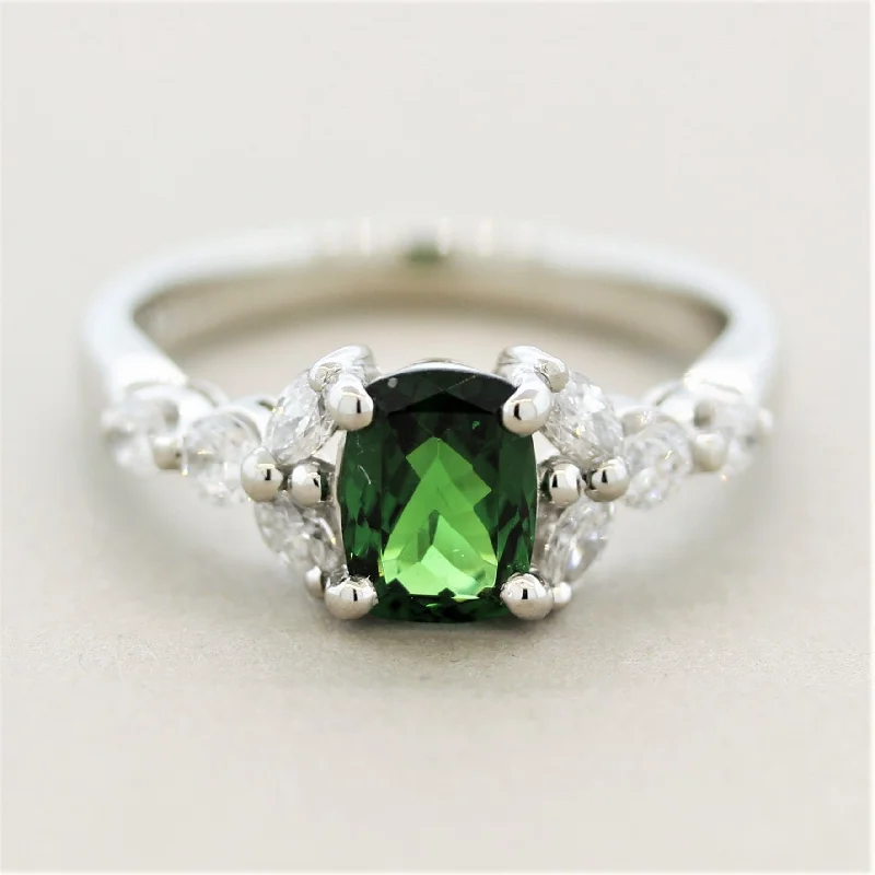 Thai style rings-Tsavorite Diamond Platinum Ring